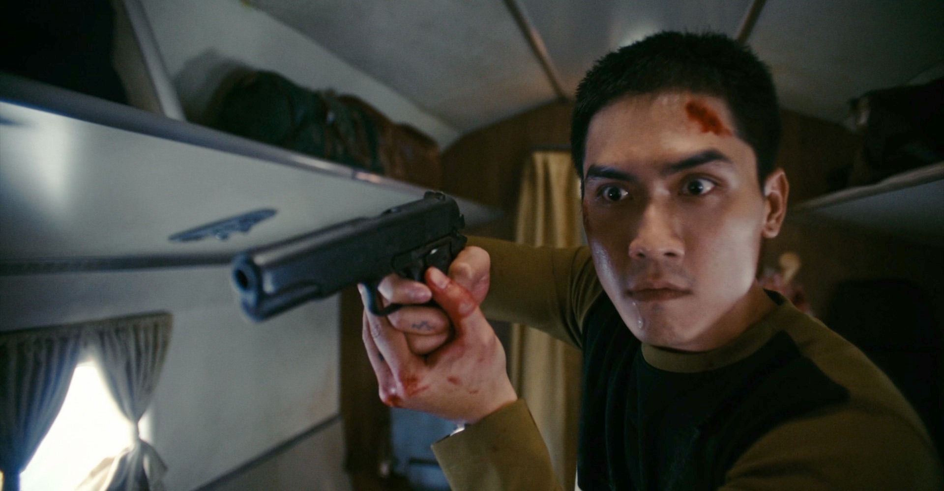 Vụ cướp máy bay rúng động Việt Nam: 52 phút không tặc điên cuồng bắn phá, vũ khí được giấu trong 1 thứ không ai ngờ- Ảnh 8. Vụ cướp máy bay rúng động Việt Nam: 52 phút không tặc điên cuồng bắn phá, vũ khí được giấu trong 1 thứ không ai ngờ- Ảnh 8.