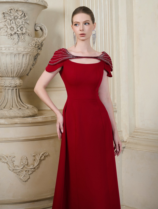 Đầm dự tiệc sang trọng, tôn vẻ trẻ trung, quý phái cho nàng dịp cuối năm 2 Đầm dự tiệc sang trọng, quý phái và trẻ trung cho dịp cuối năm - Ảnh 2.