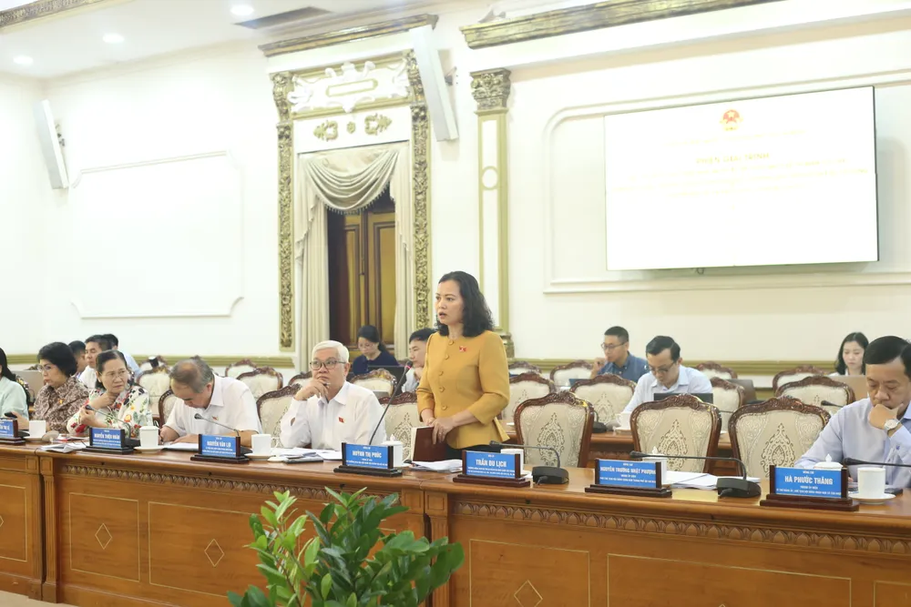 Bà Huỳnh Thị Phúc, Phó Trưởng đoàn chuyên trách Đoàn ĐBQH TP.HCM, cho rằng TP.HCM cần xây dựng mô hình quản trị công việc hiệu quả. Ảnh: THANH TUYỀN Cơ chế trong Nghị quyết 98 tới đây phải mạnh hơn, rộng hơn với quy mô của TP.HCM mới-nghị-quyết-98 (3).JPG