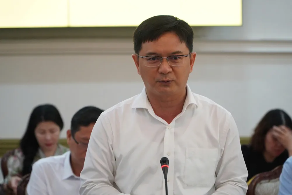 Phó Chủ tịch UBND TP.HCM Nguyễn Mạnh Cường báo cáo một số nội dung tại phiên họp. Ảnh: THANH TUYỀN nghi-quyet-98 (4).jpg