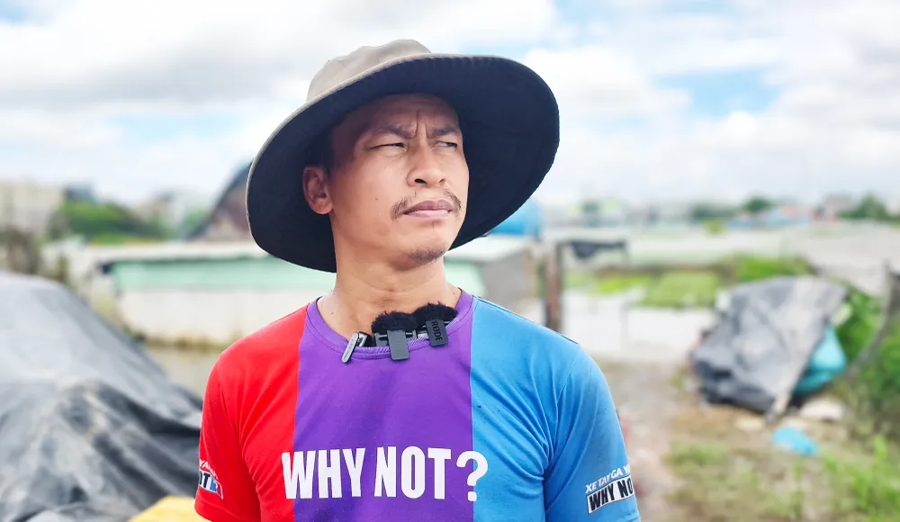 Ông Nam cho biết vườn rau của mình "mất trắng", ước tính thiệt hại khoảng 70 triệu đồng. Ảnh: NT Mưa lớn khiến nhiều vườn rau ở xã Vĩnh Lộc bị ngập, thiệt hại hàng trăm triệu