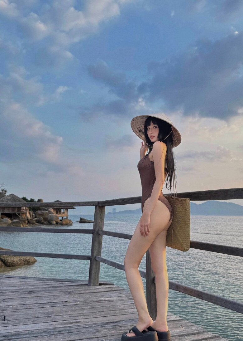 Sao Việt 24h: Á hậu Châu Anh được thăng quân hàm lên Trung úy trước niên hạn, 22 tuổi nhận bằng khen từ Tổng cục Chính trị 6 Sao Việt 24h: Á hậu Châu Anh được thăng quân hàm lên Trung úy trước niên hạn, 22 tuổi nhận bằng khen từ Tổng cục Chính trị - 5