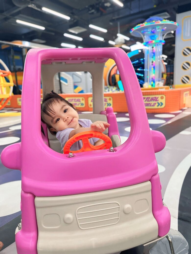 Sao Việt 24h: Á hậu Châu Anh được thăng quân hàm lên Trung úy trước niên hạn, 22 tuổi nhận bằng khen từ Tổng cục Chính trị 9 Sao Việt 24h: Á hậu Châu Anh được thăng quân hàm lên Trung úy trước niên hạn, 22 tuổi nhận bằng khen từ Tổng cục Chính trị - 8