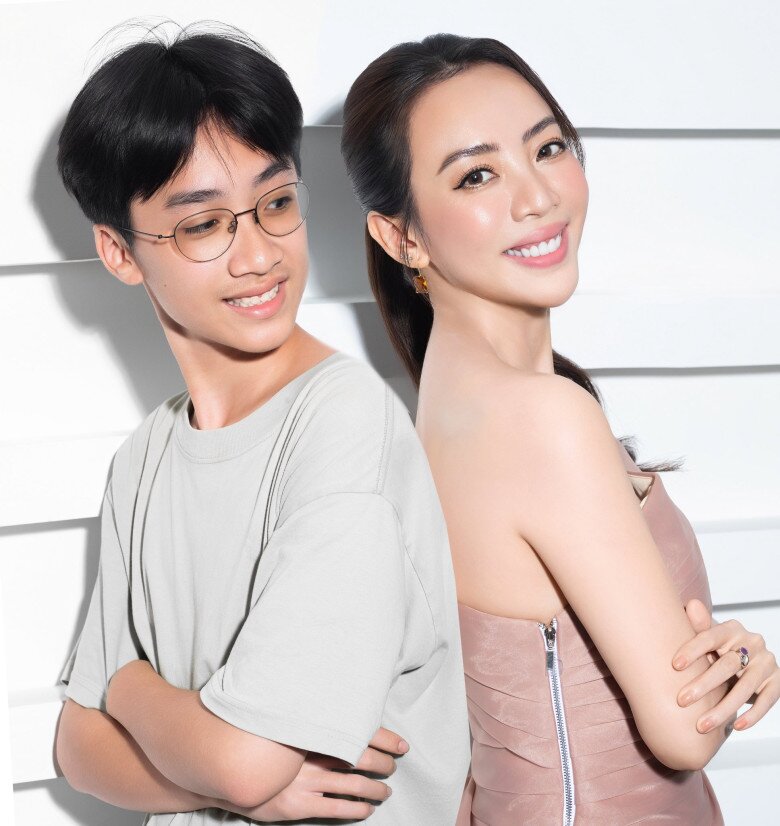 Sao Việt 24h: Á hậu Châu Anh được thăng quân hàm lên Trung úy trước niên hạn, 22 tuổi nhận bằng khen từ Tổng cục Chính trị 11 Sao Việt 24h: Á hậu Châu Anh được thăng quân hàm lên Trung úy trước niên hạn, 22 tuổi nhận bằng khen từ Tổng cục Chính trị - 10