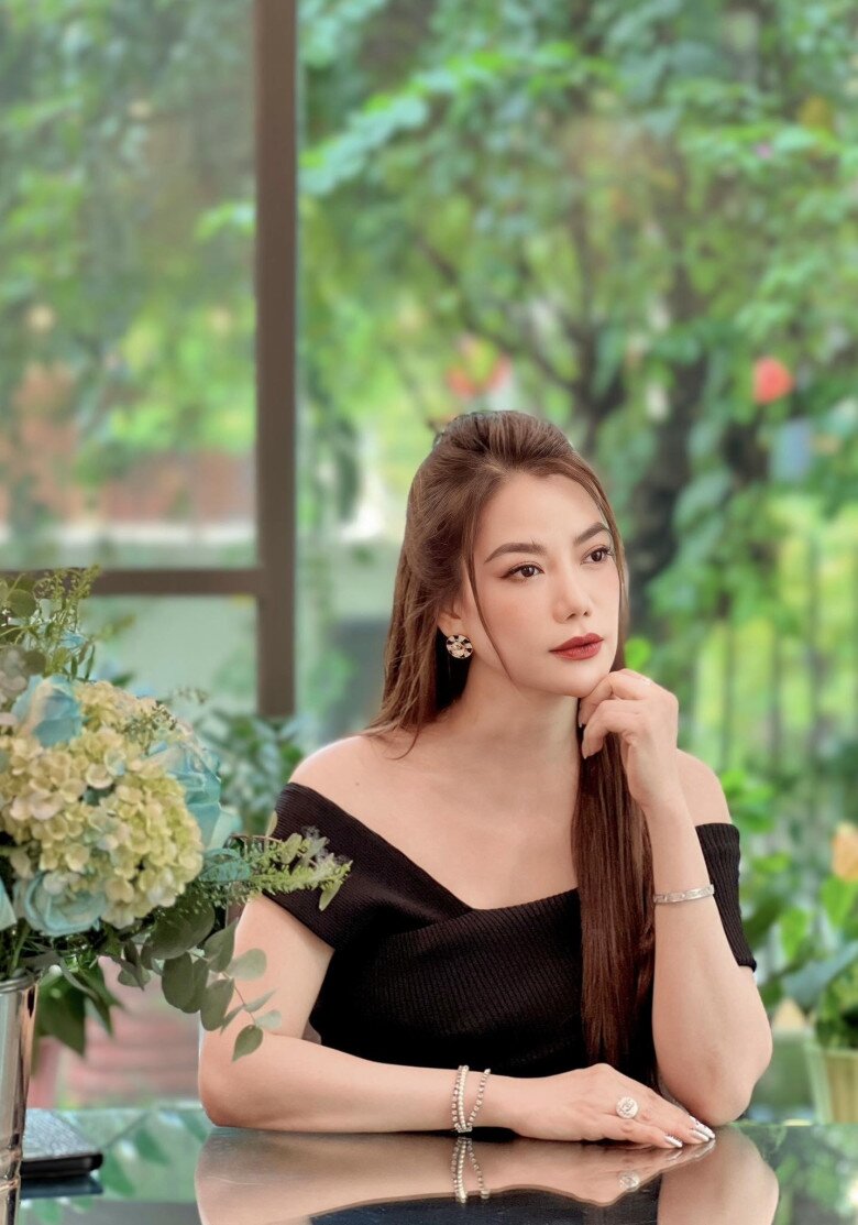 Sao Việt 24h: Á hậu Châu Anh được thăng quân hàm lên Trung úy trước niên hạn, 22 tuổi nhận bằng khen từ Tổng cục Chính trị 14 Sao Việt 24h: Á hậu Châu Anh được thăng quân hàm lên Trung úy trước niên hạn, 22 tuổi nhận bằng khen từ Tổng cục Chính trị - 13