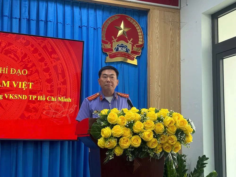 Phó Viện trưởng VKSND TP.HCM Ngô Phạm Việt phát biểu chỉ đạo tại hội nghị. Ảnh: SONG MAI vksnd-khu-vuc-9-tp-hcm-vks-khoi-kien-vu-an-dan-su-co-xung-dot-loi-ich.jpg