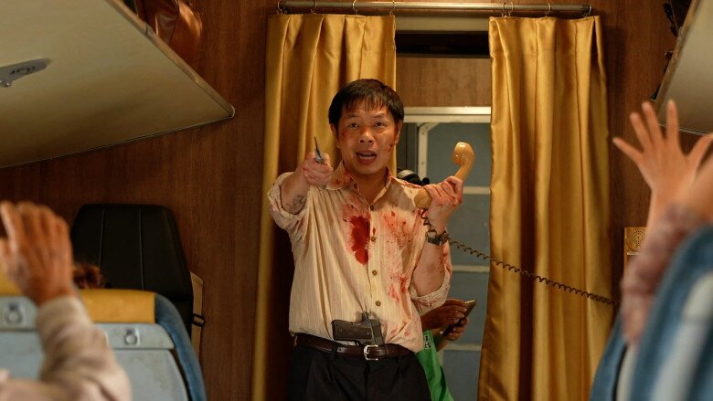 Thái Hòa lần đầu đóng phim cùng con trai ruột 21 tuổi: "Tôi và con không tâm sự nhiều, nhưng lúc cần thì có" 5 Màn thể hiện của Thái Hòa trong Tử Chiến Trên Không khiến dân tình nghẹt thở.