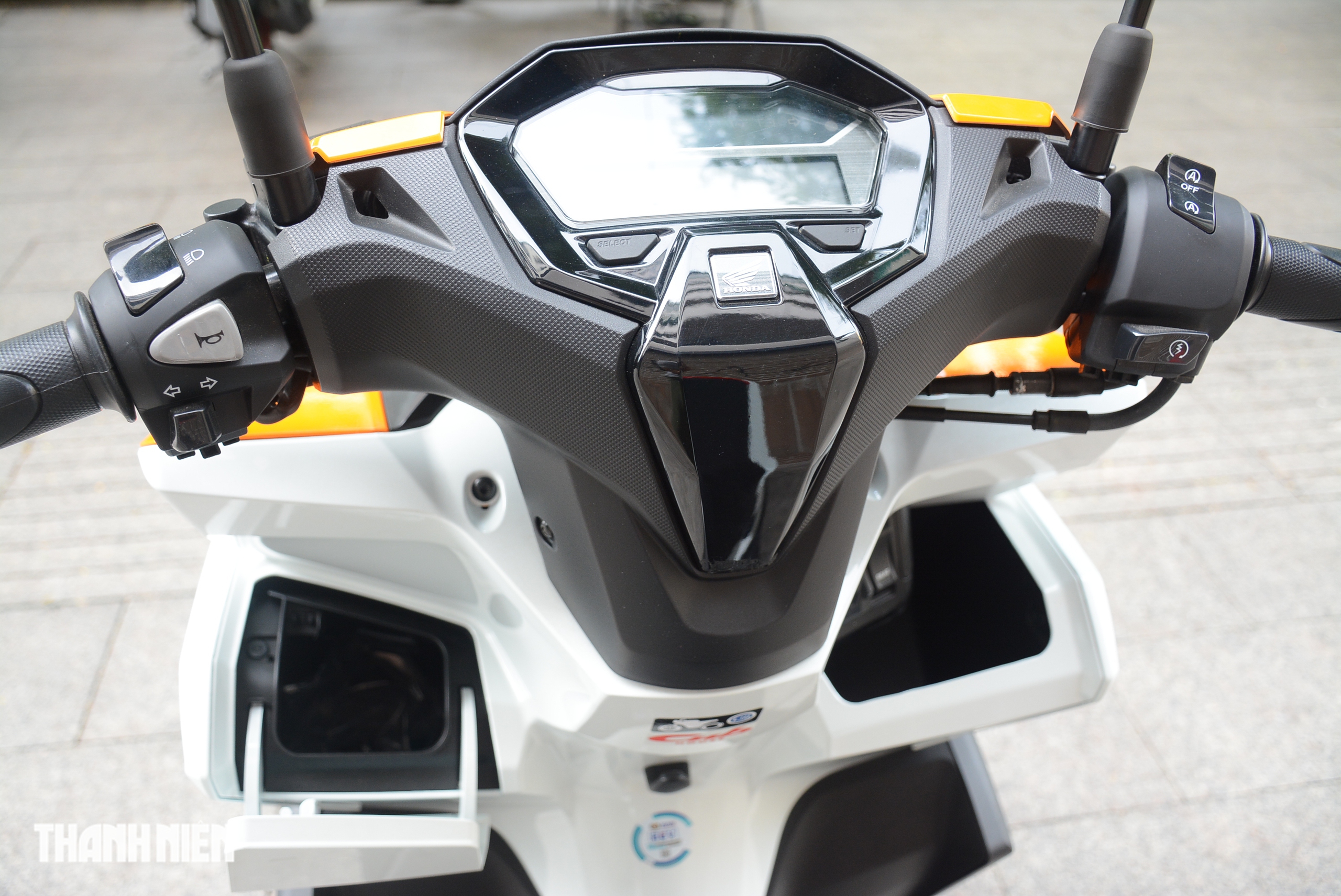 Những trang bị đang dần 'biến mất' trên các mẫu xe tay ga đời mới - Ảnh 3.