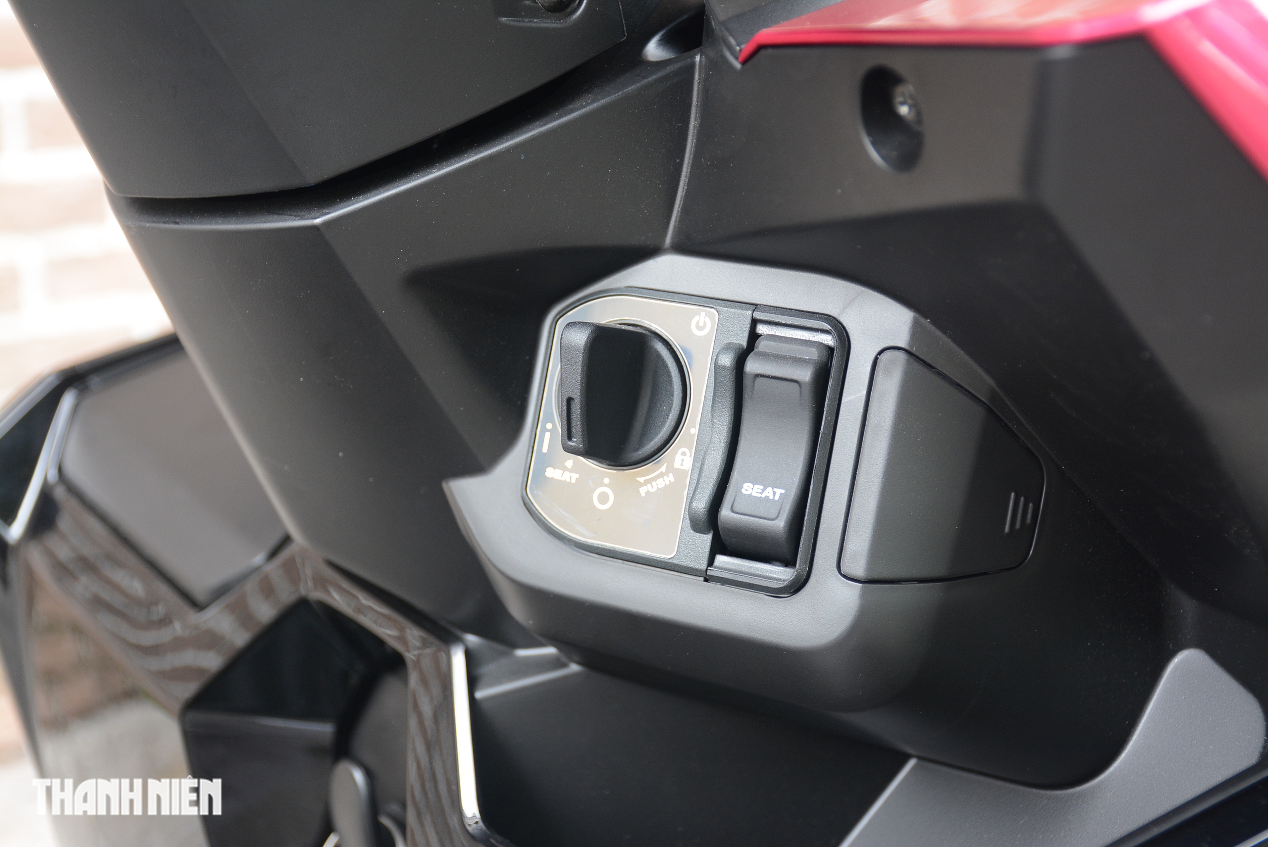 Những trang bị đang dần 'biến mất' trên các mẫu xe tay ga đời mới - Ảnh 5.