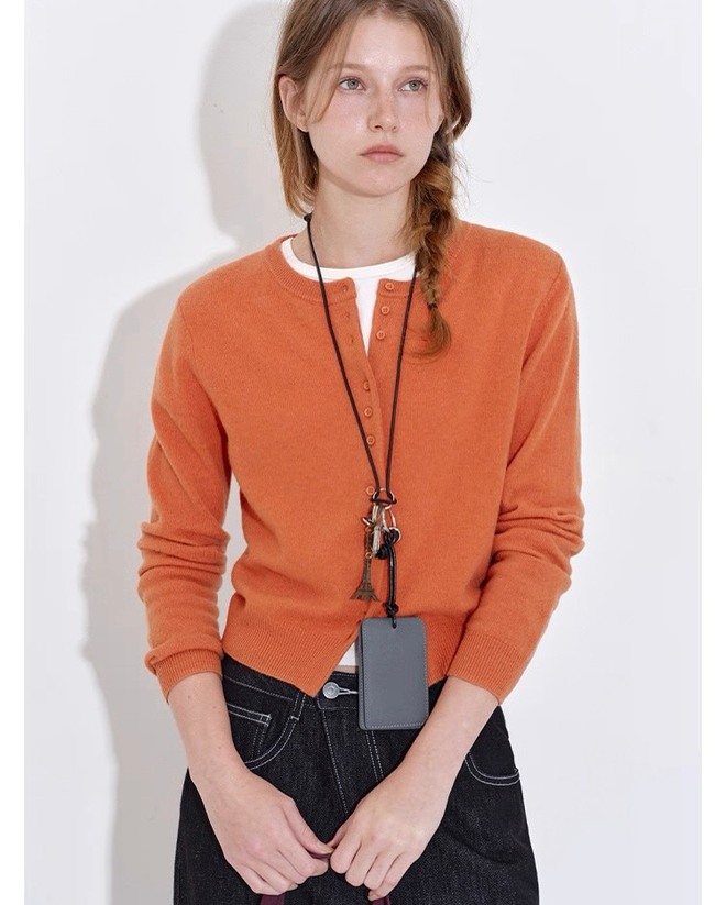Cardigan, áo len thành xu hướng mới cho mùa thu 2025- Ảnh 2.