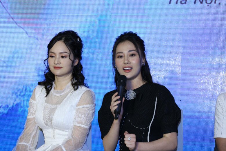 Hành động của Lan Phương ngay trước phiên tòa giành quyền nuôi con với chồng Tây, tự tin "đối đầu" với Phương Oanh 2 Phương Oanh chia sẻ cô từng được “hành hạ” Lan Phương trong Nàng Dâu Order năm 2019.