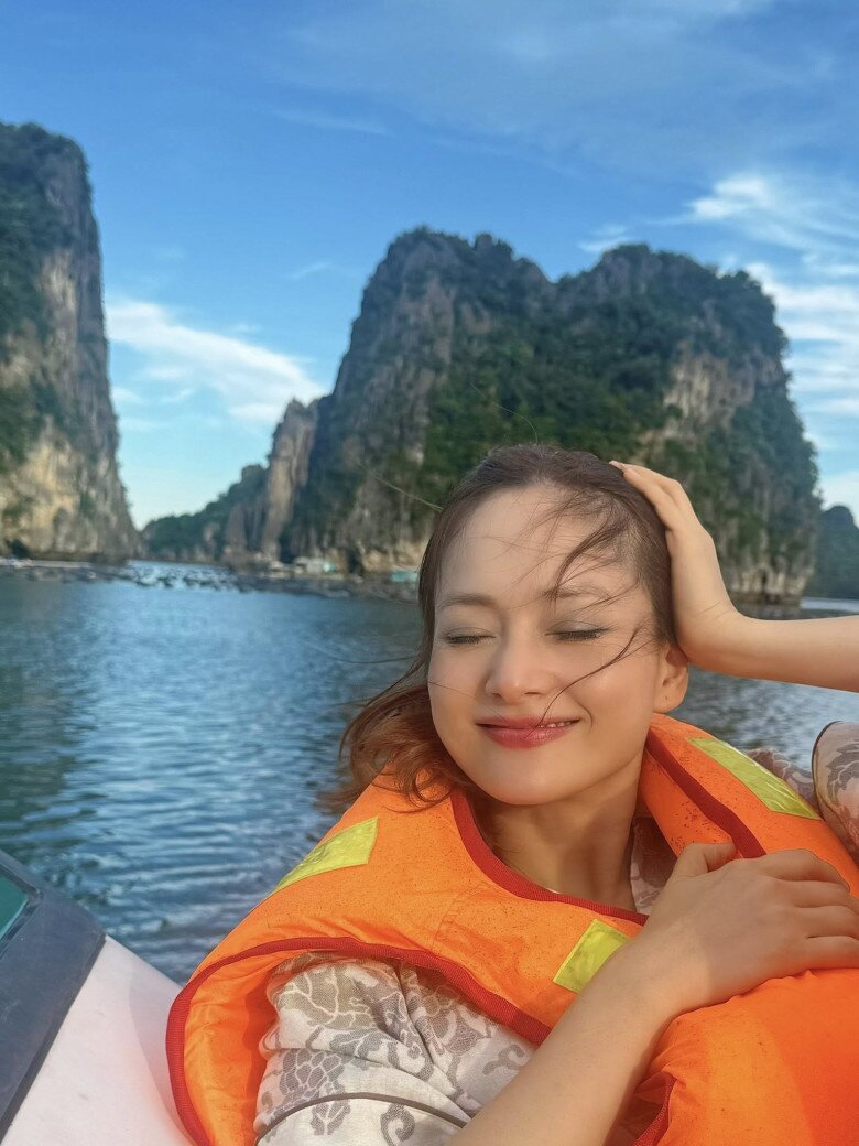 Hành động của Lan Phương ngay trước phiên tòa giành quyền nuôi con với chồng Tây, tự tin "đối đầu" với Phương Oanh 5 Hiện tại, cô chọn cách sống chậm lại, tập trung chăm sóc con và giữ gìn sức khỏe thể chất lẫn tinh thần.