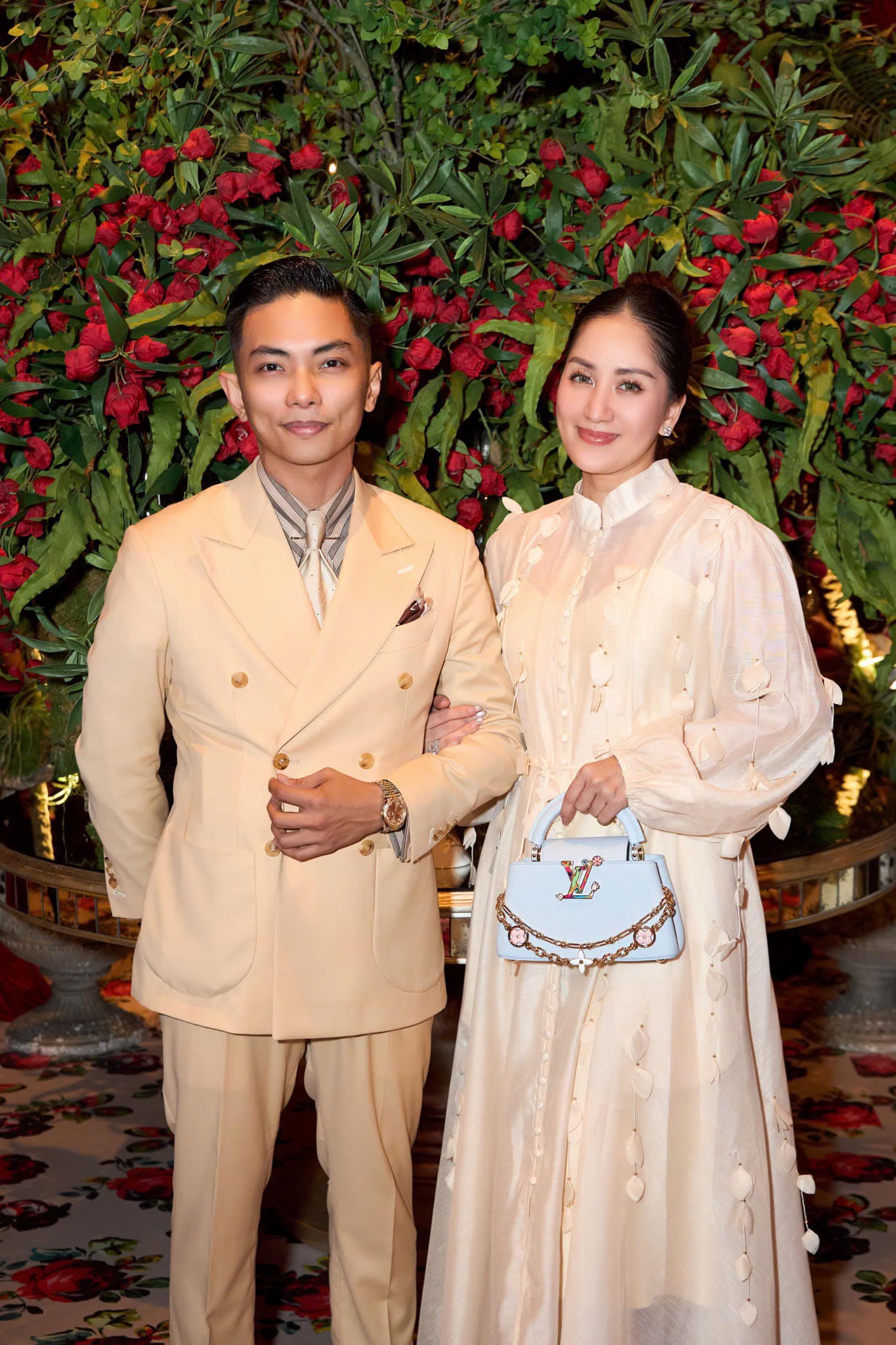 Sự thật đằng sau video Phan Hiển cùng dàn cúp vô địch, bảo sao bị Khánh Thi trêu "cái gì cũng có mỗi tội lùn" 4 Phan Hiển nhiều lần phải khổ sở vì chiều cao khiêm tốn.