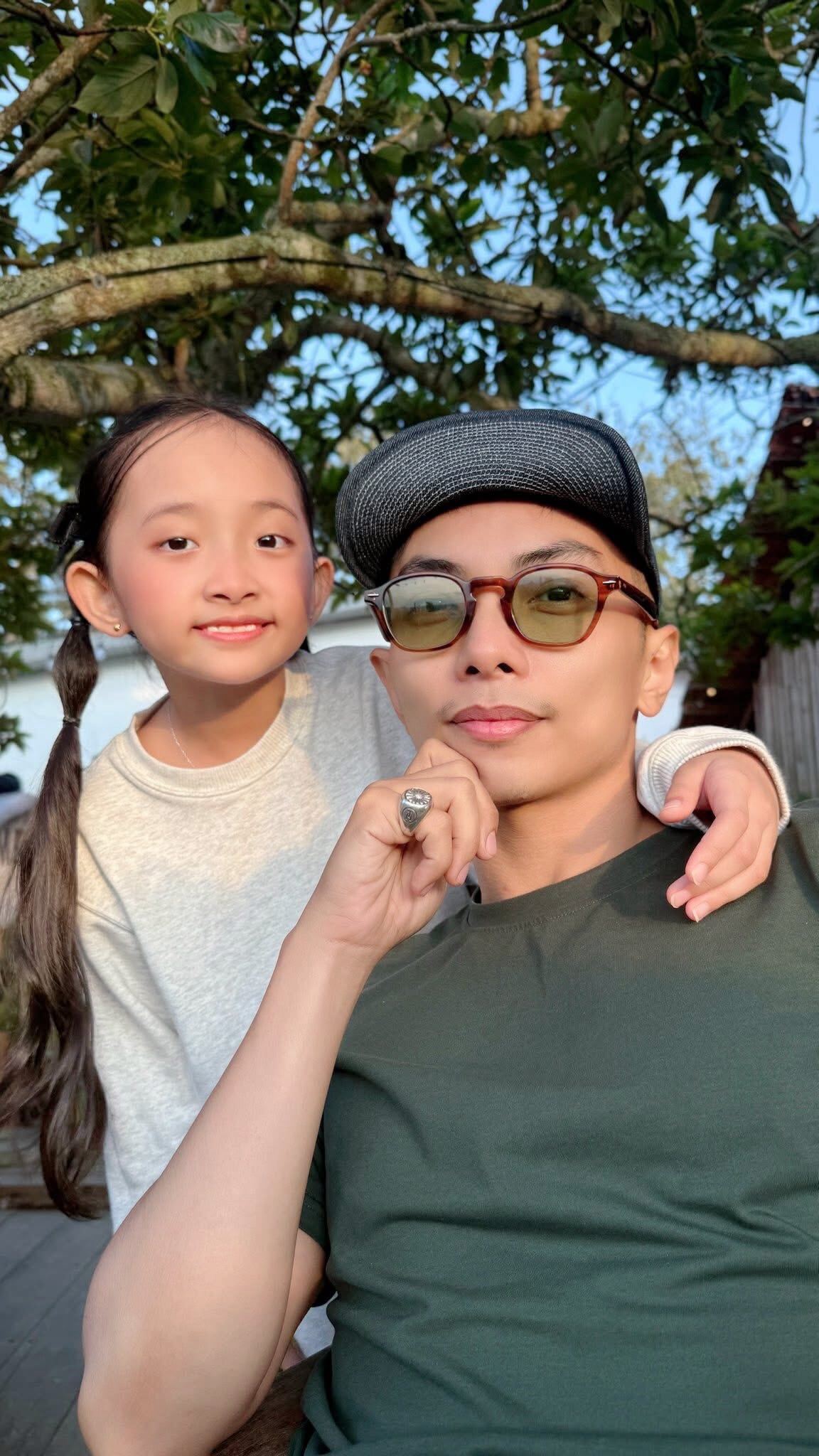 Sự thật đằng sau video Phan Hiển cùng dàn cúp vô địch, bảo sao bị Khánh Thi trêu "cái gì cũng có mỗi tội lùn" 9 Anna - con gái thứ 2 của Phan Hiển ngày càng xinh xắn.