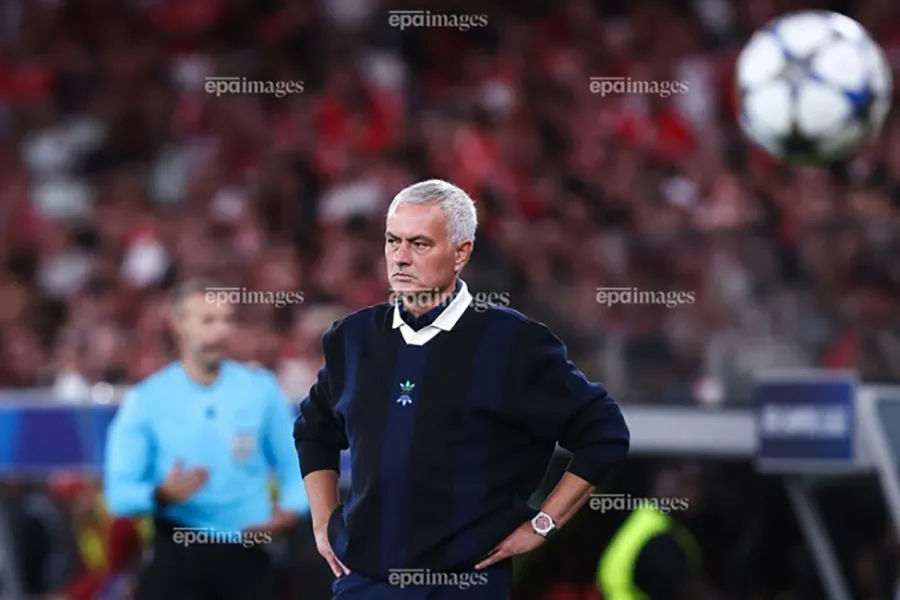 Mourinho hết thời vì "đốt cháy quá nhiều cây cầu". ẢNH: EPA Mourinho hết thời,MOURINHO