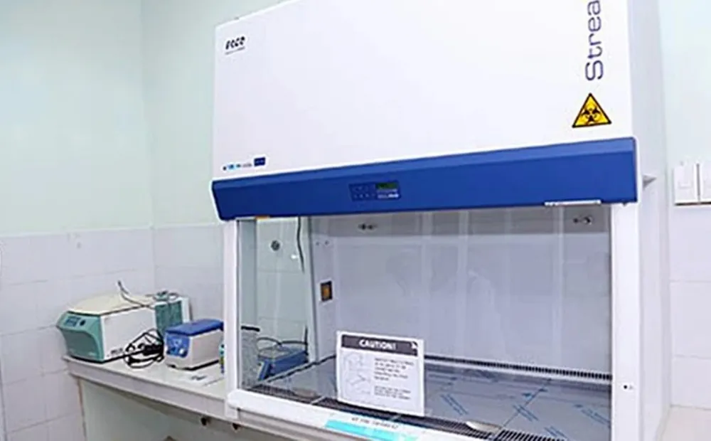 Máy xét nghiệm Real-time PCR của Công ty Việt Á tại Bệnh viện Đa khoa Bình Thuận. Ảnh: PĐ benh-vien-da-khoa (2).jpg
