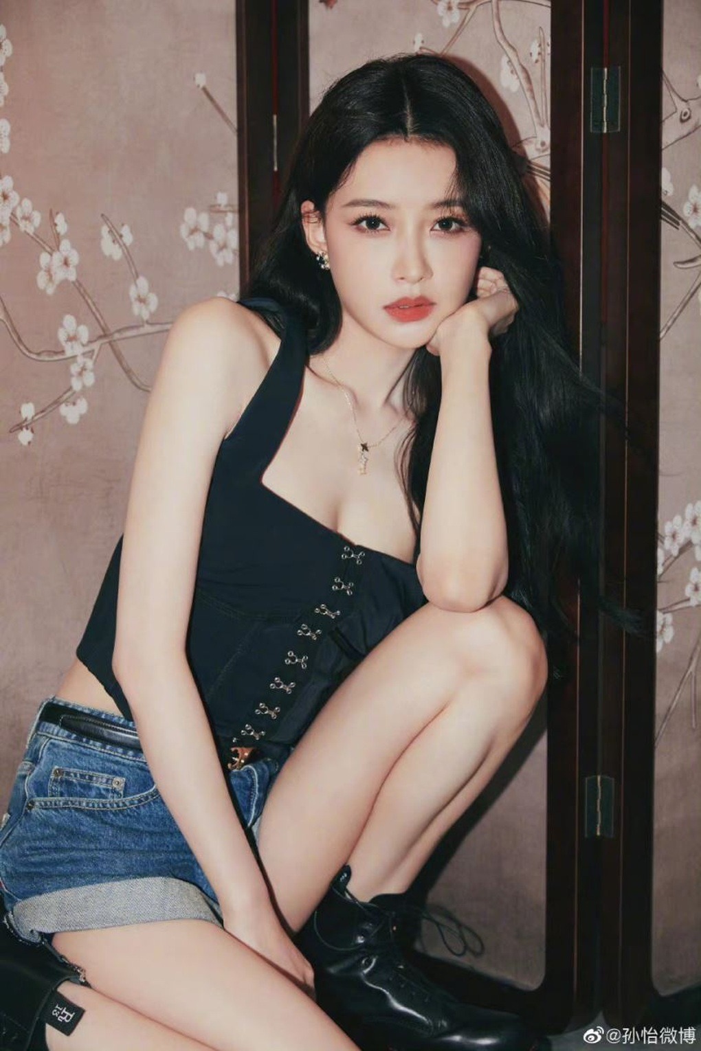 Đừng dại nhìn xuống chân 7 mỹ nhân này nếu không muốn đi 