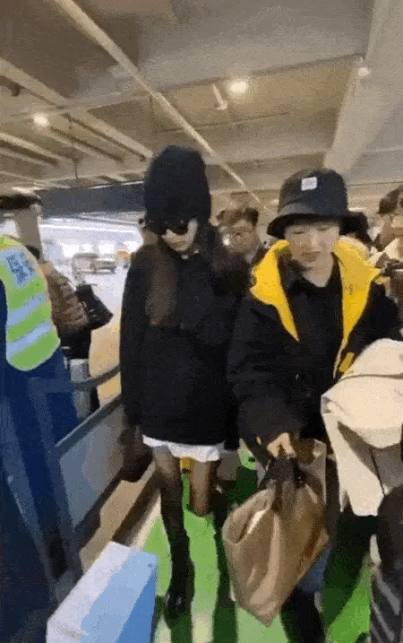 Đừng dại nhìn xuống chân 7 mỹ nhân này nếu không muốn đi 