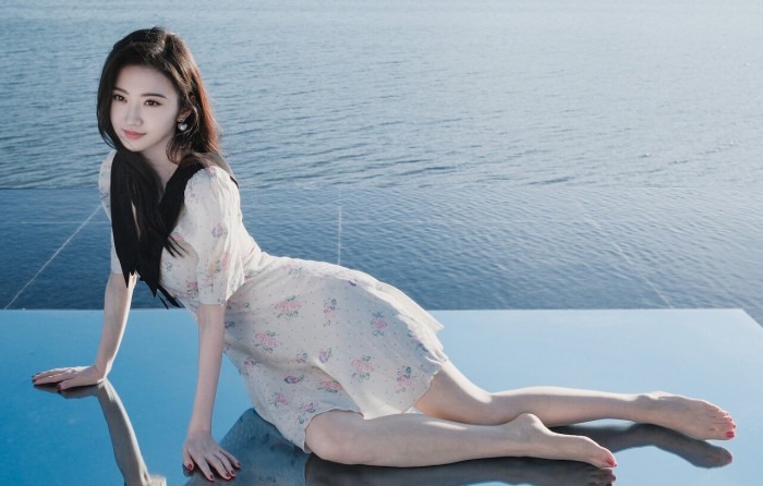 Đừng dại nhìn xuống chân 7 mỹ nhân này nếu không muốn đi 