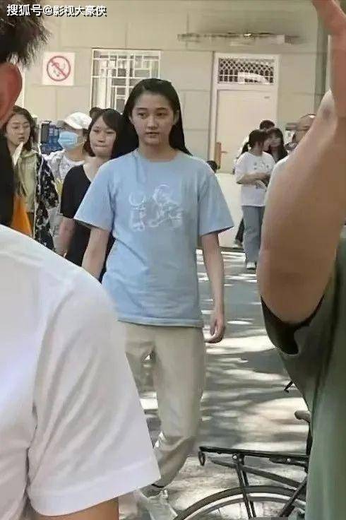 Đừng dại nhìn xuống chân 7 mỹ nhân này nếu không muốn đi 