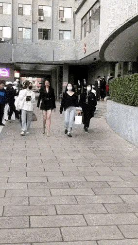 Đừng dại nhìn xuống chân 7 mỹ nhân này nếu không muốn đi 