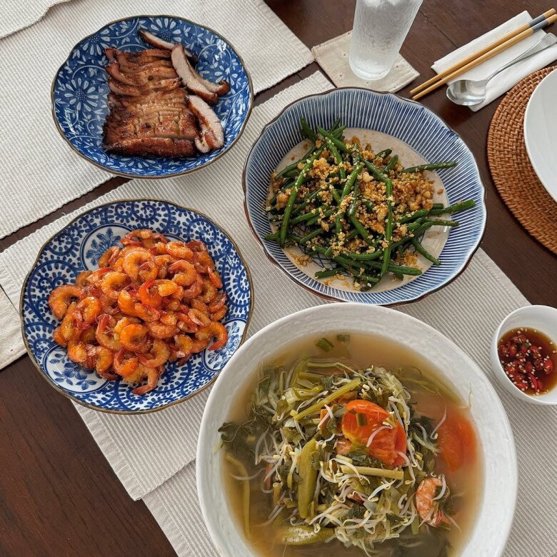 Người theo dõi giờ đây không chỉ mong đợi clip nấu ăn mới, mà còn hy vọng một ngày gần nhất, cô sẽ ra mắt cuốn sách nấu ăn như lời cô từng ấp ủ.