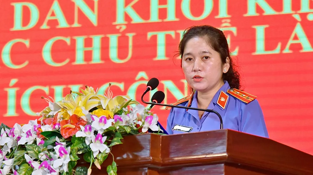 Bà Đỗ Thị Kim Ngân, Viện trưởng VKS khu vực 17 cho biết việc ký kết quy chế phối hợp giữa VKS và Công an 7 phường xã trên địa bàn khu vực để đảm bảo hiệu quả giải quyết tin báo tố giác tội phạm...Ảnh: LA khu vực 17 (4).JPG