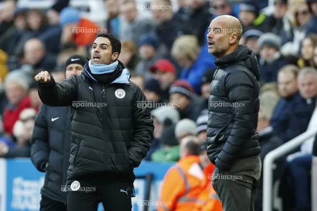 HLV Pep Guardiola rất tôn trọng đàn em Mikel Arteta từng là trợ lý của mình. Ảnh: EPA. hlv-pep-guardiola-lo-lang-rodri-vang-mat-o-dai-chien-arsenal (2).jpg
