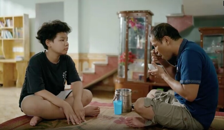 Dù là kẻ khó ưa, Cường “gà” lại có cậu con trai rất ngoan ngoãn.