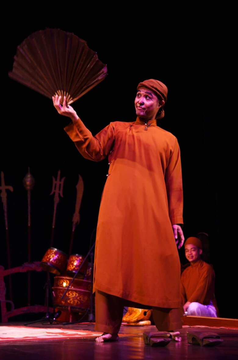 Ở tuổi 40, anh đã được phong danh hiệu NSƯT.