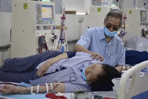 Bộ trưởng Bộ Y tế: Triển khai chính sách miễn viện phí thông qua BHYT