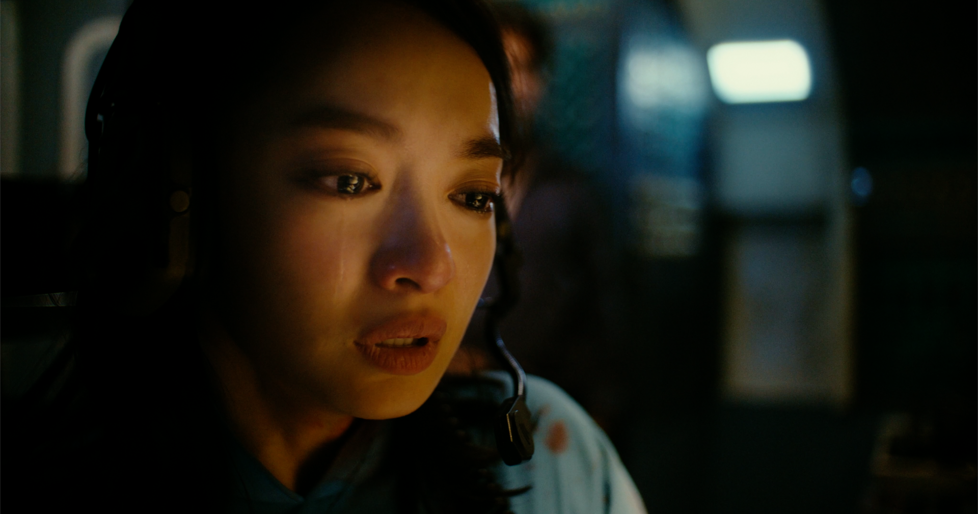 Tử Chiến Trên Không: Chuyến bay dữ dội nhất màn ảnh Việt, tới khán giả cũng cần thắt dây an toàn! - Ảnh 8. Tử Chiến Trên Không: Chuyến bay dữ dội nhất màn ảnh Việt, tới khán giả cũng cần thắt dây an toàn! - Ảnh 8.