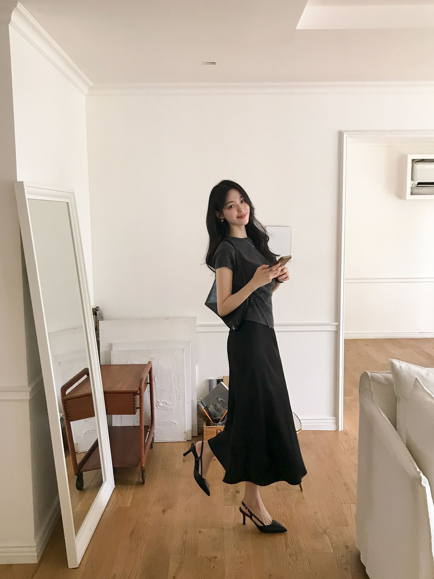 10 set đồ màu trầm đúng chất thu dành cho nàng thích sự trang nhã, sang trọng - Ảnh 4. 10 set đồ màu trầm đúng chất thu dành cho nàng thích sự trang nhã, sang trọng - Ảnh 4.