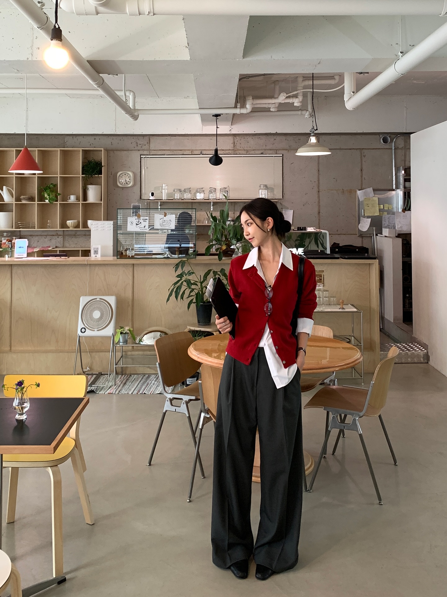 10 set đồ màu trầm đúng chất thu dành cho nàng thích sự trang nhã, sang trọng - Ảnh 5. 10 set đồ màu trầm đúng chất thu dành cho nàng thích sự trang nhã, sang trọng - Ảnh 5.