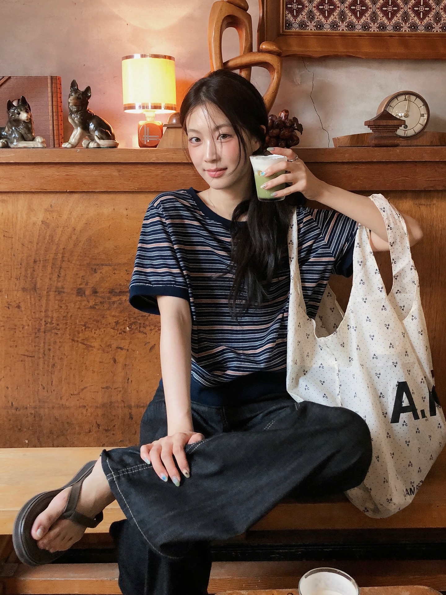 10 set đồ màu trầm đúng chất thu dành cho nàng thích sự trang nhã, sang trọng - Ảnh 9. 10 set đồ màu trầm đúng chất thu dành cho nàng thích sự trang nhã, sang trọng - Ảnh 9.