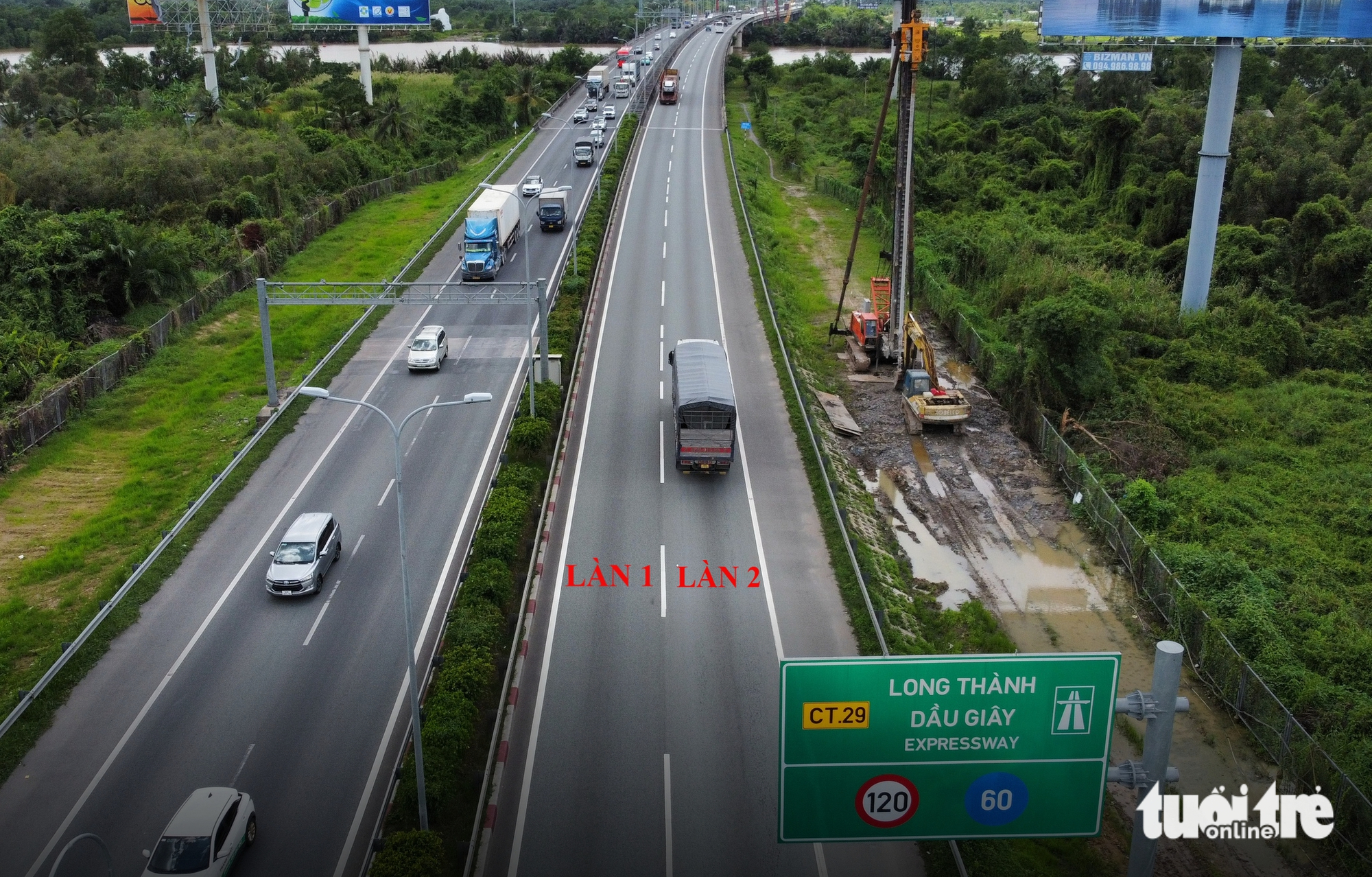 Đội 6 - Cục CSGT phát loa nhắc tài xế xe tải, xe khách đi đúng làn đường trên cao tốc 5 Đội 6 - Cục CSGT phát loa nhắc tài xế xe tải, xe khách đi đúng làn đường trên cao tốc - Ảnh 5.