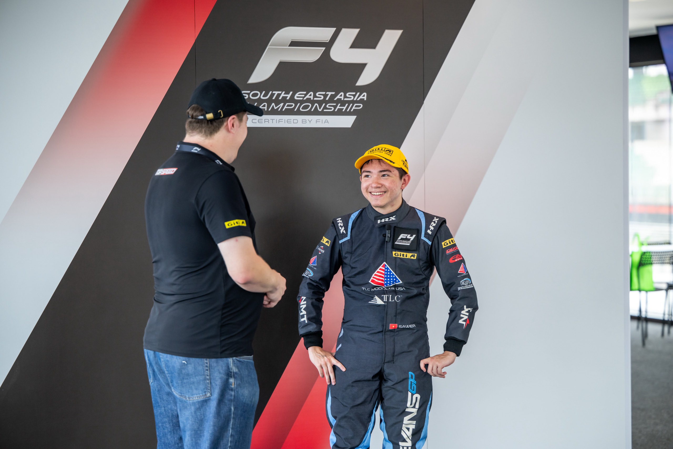 Chàng trai 17 tuổi giúp đua xe Việt Nam đạt cột mốc lịch sử 2 Chàng trai 17 tuổi giúp đua xe Việt Nam đạt cột mốc lịch sử - Ảnh 2.