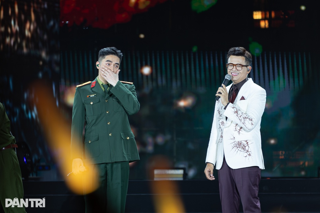 Ca sĩ Vũ gây sốt khi hát “Còn gì đẹp hơn” cùng Nguyễn Hùng - 3