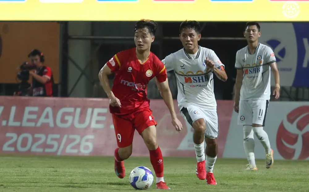 Xuân Bắc và đồng đội giữ lại 1 điểm quý giá trước SHB Đà Nẵng giàu kinh nghiệm hơn sau loạt trận đấu sớm vòng 4 V-League. Ảnh: CCT. khac-nghiet-dau-som-vong-4-v-league-bat-phan-thang-bai (1).jpg