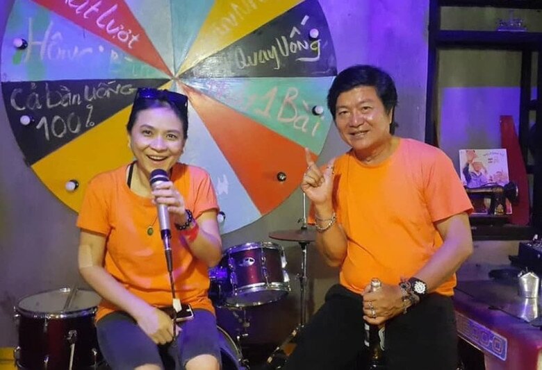 Ngọc Hiệp có cuộc hôn nhân viên mãn bên giảng viên Nguyễn Thành Danh.