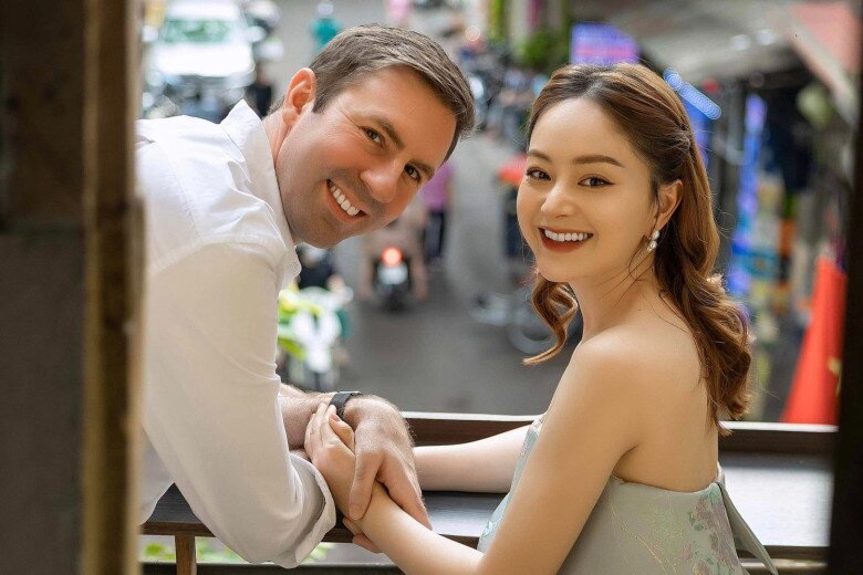 Lan Phương cho biết cô bị David bạo hành tinh thần, thao túng tâm lý suốt nhiều năm chung sống.