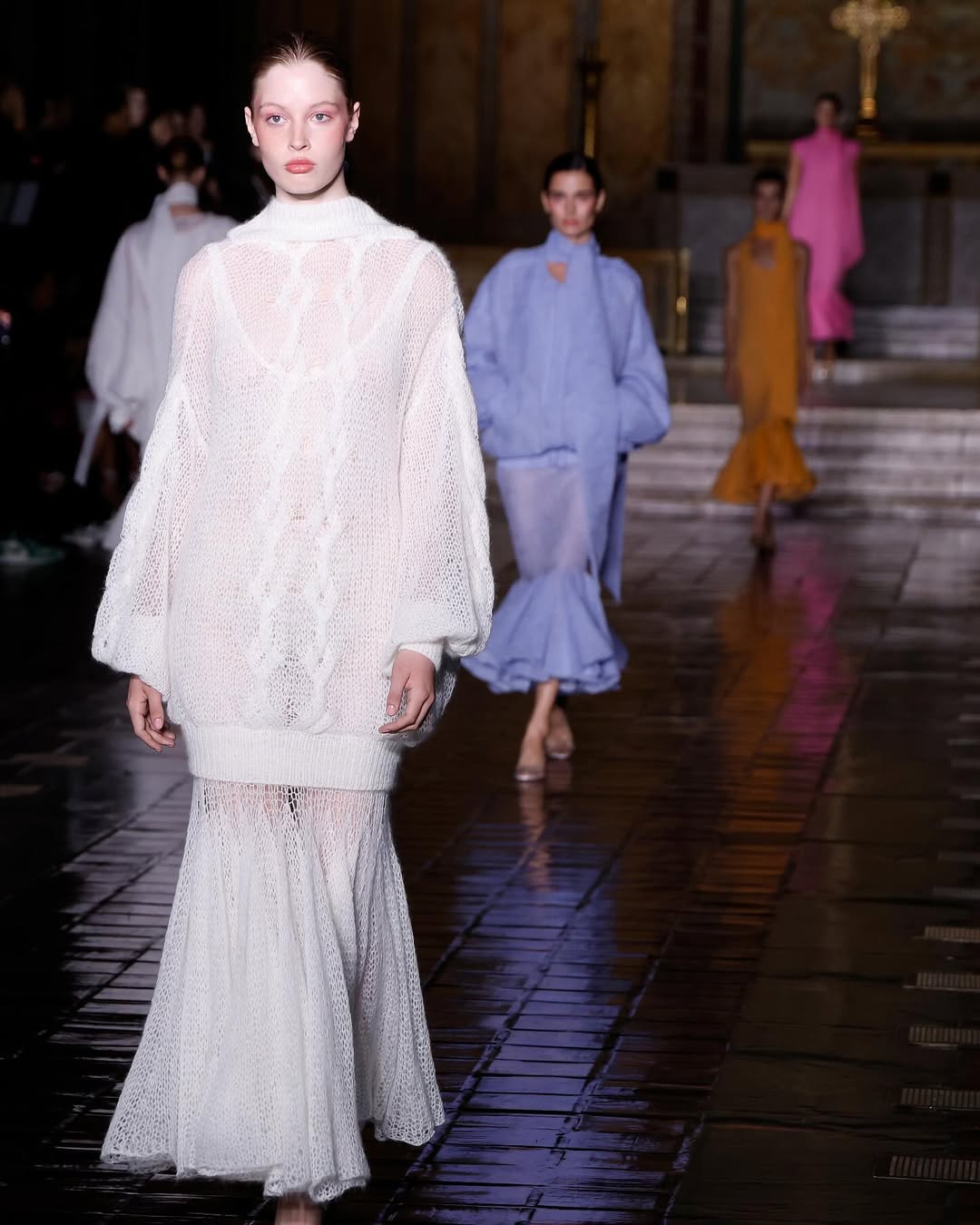 Con gái chuyển giới của Elon Musk debut tại New York Fashion Week, màn hét lớn độc lạ thành tâm điểm- Ảnh 6. Con gái chuyển giới của Elon Musk debut tại New York Fashion Week, màn hét lớn độc lạ thành tâm điểm- Ảnh 6.