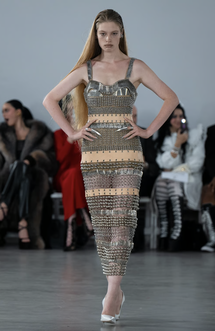 Con gái chuyển giới của Elon Musk debut tại New York Fashion Week, màn hét lớn độc lạ thành tâm điểm- Ảnh 11. Con gái chuyển giới của Elon Musk debut tại New York Fashion Week, màn hét lớn độc lạ thành tâm điểm- Ảnh 11.