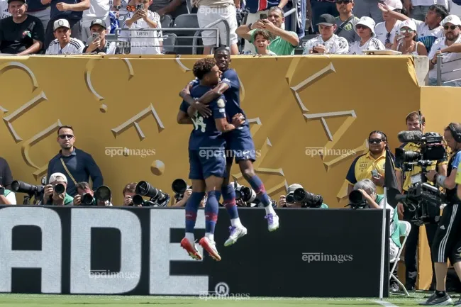 Chân sút người Pháp Dembele có nhiều cơ hội nhất giành Quả bóng vàng. Ảnh: EPA. Quả bóng vàng