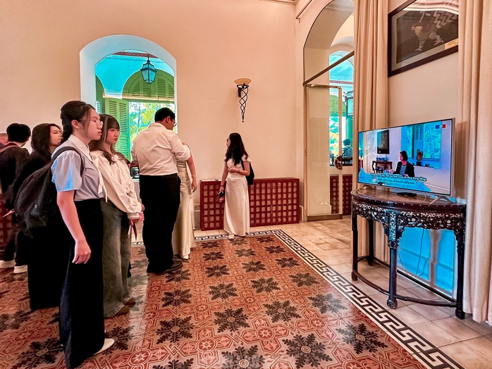 Giới trẻ thích thú chiêm ngưỡng kiến trúc Dinh thự Pháp tại TP HCM 7 VIDEO: Giới trẻ thích thú chiêm ngưỡng kiến trúc bên trong Dinh thự Pháp tại TP HCM - Ảnh 10.