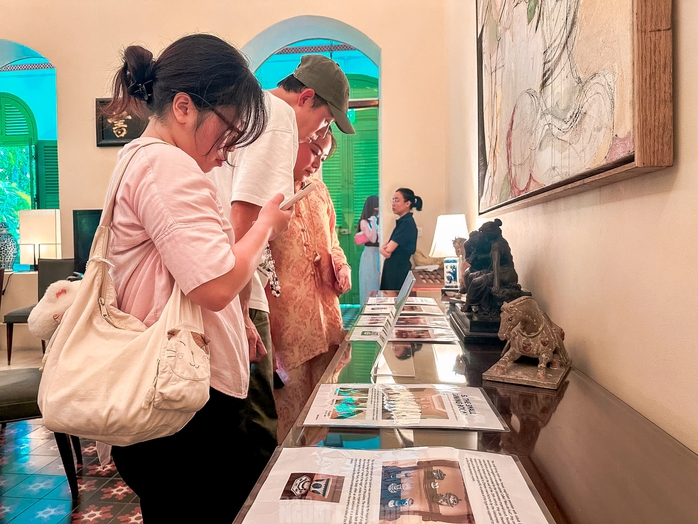 Giới trẻ thích thú chiêm ngưỡng kiến trúc Dinh thự Pháp tại TP HCM 8 VIDEO: Giới trẻ thích thú chiêm ngưỡng kiến trúc bên trong Dinh thự Pháp tại TP HCM - Ảnh 11.