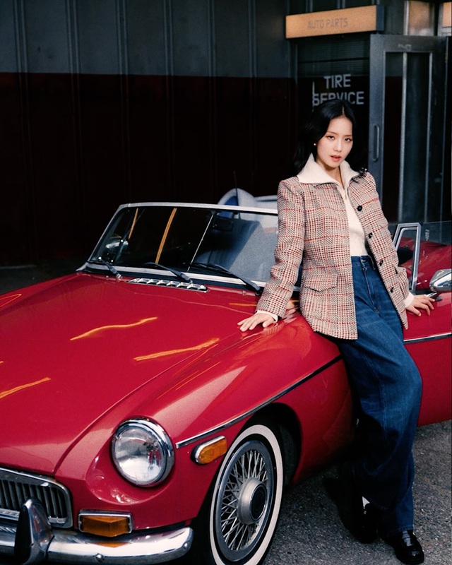 Kiểu áo khoác đẹp nhất khi mặc cùng quần jeans xanh- Ảnh 5. Kiểu áo khoác đẹp nhất khi mặc cùng quần jeans xanh- Ảnh 5.