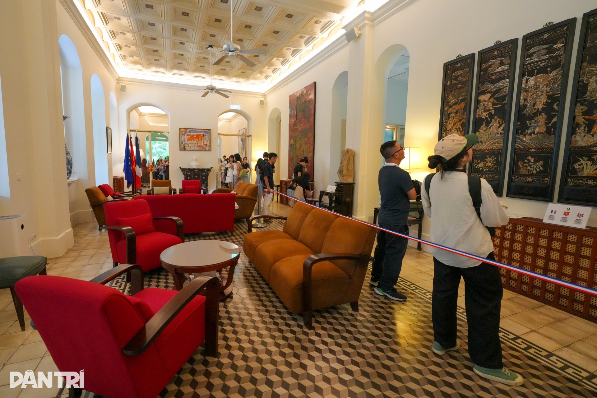 Người dân TPHCM khám phá dinh thự cổ hơn 150 tuổi trong Lãnh sự quán Pháp - 9 Người dân TPHCM khám phá dinh thự cổ hơn 150 tuổi trong Lãnh sự quán Pháp - 9