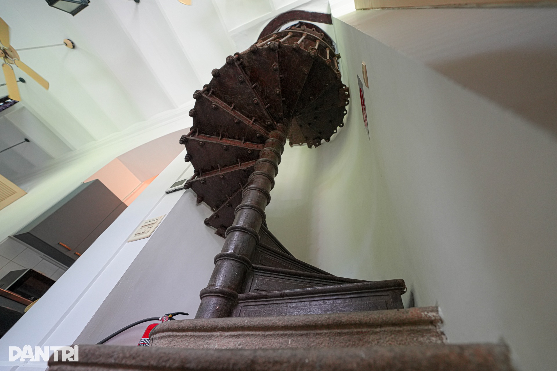 Người dân TPHCM khám phá dinh thự cổ hơn 150 tuổi trong Lãnh sự quán Pháp - 11 Người dân TPHCM khám phá dinh thự cổ hơn 150 tuổi trong Lãnh sự quán Pháp - 11