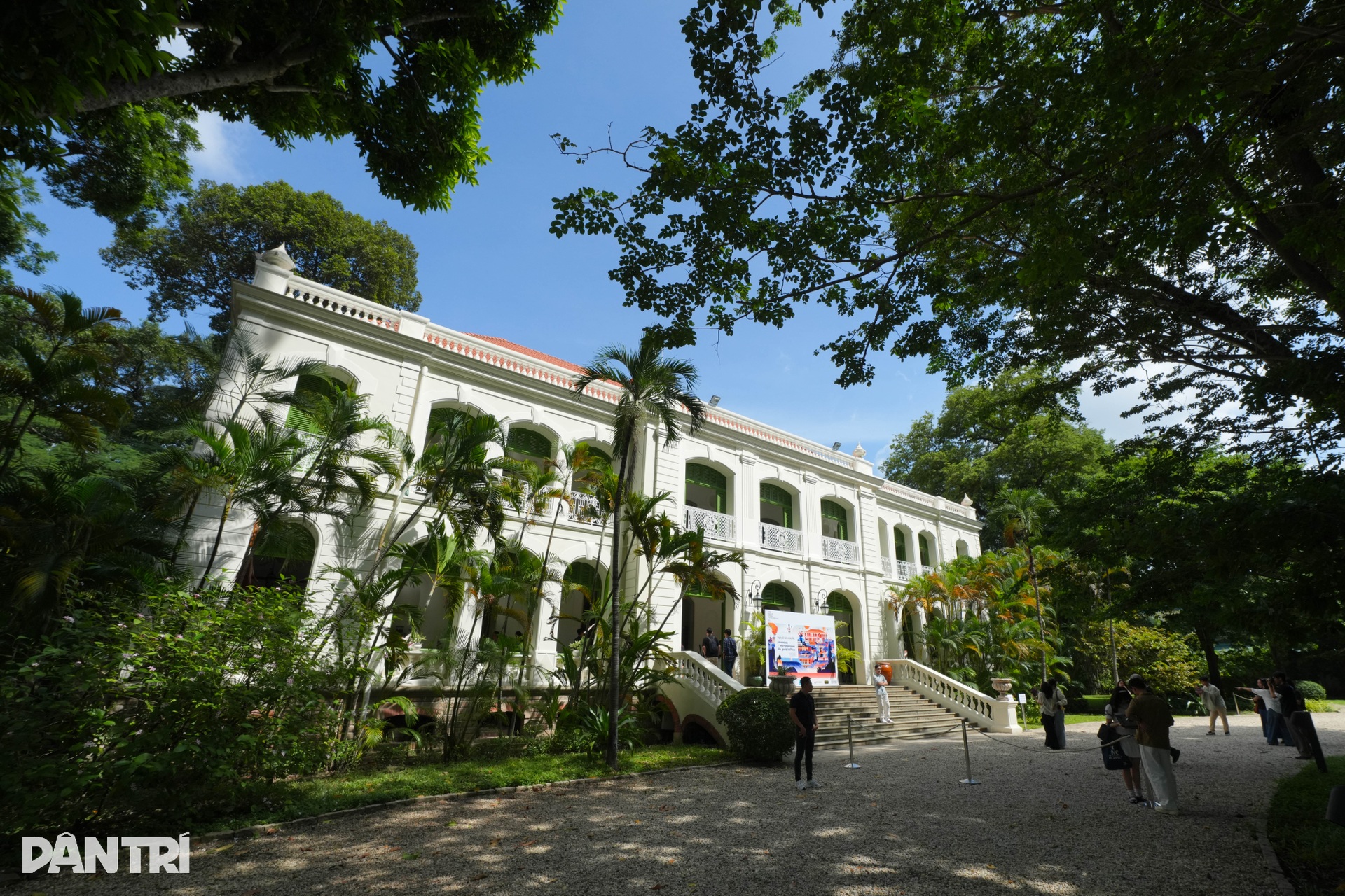 Người dân TPHCM khám phá dinh thự cổ hơn 150 tuổi trong Lãnh sự quán Pháp - 15 Người dân TPHCM khám phá dinh thự cổ hơn 150 tuổi trong Lãnh sự quán Pháp - 15